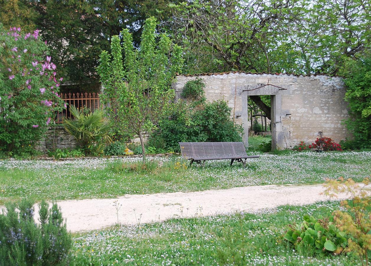 Le Dojo Du Plessis Bed & Breakfast Mareuil  Exterior photo